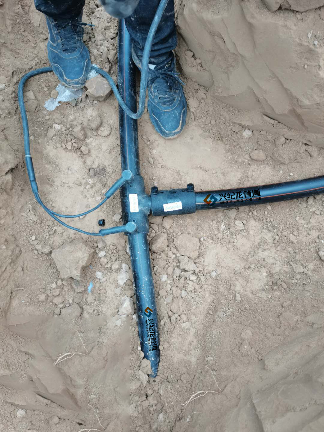 “興紀(jì)龍”埋地燃?xì)鈱Ｓ霉埽娙圻B接施工圖